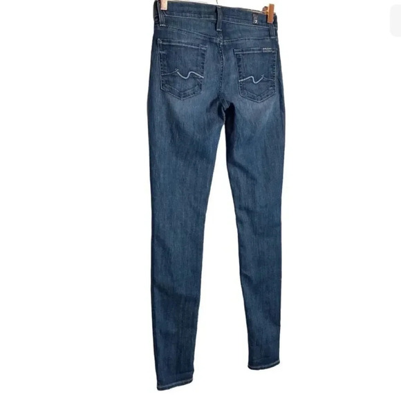 7 For All Mankind | Gwenevere Jeans Distressed 31” Inseam Low Rise - Picture 4 of 9